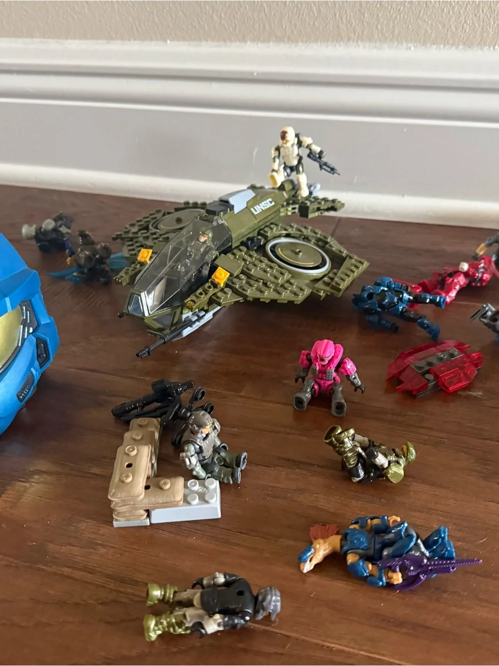 Bulk Lot of Halo Mega Bloks  minifigures, vehicles, weapons, and miscellaneous